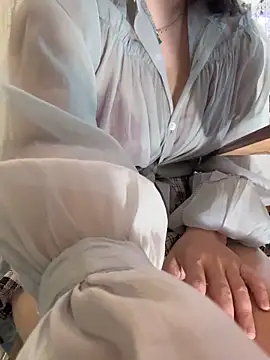 Snapshot of Bonnie-2k chatting on March 4, 2026, 5:59 am Bonnie-2k online show from March 4, 2026, 5:59 am