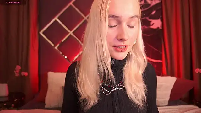 LilElfie online show from February 16, 2026, 11:13 pm