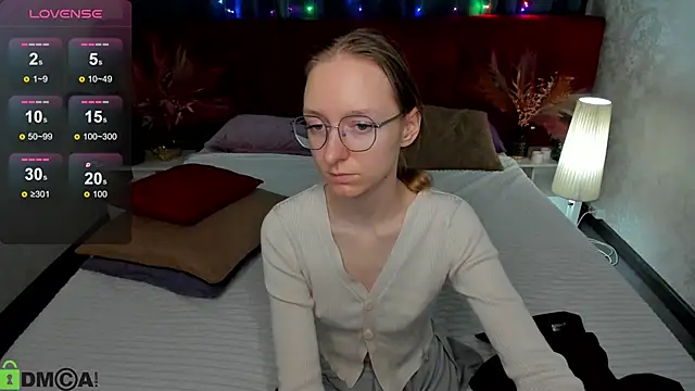 Mia E1fie online show from May 7, 2026, 12:04 am