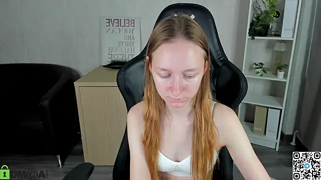 Mia E1fie online show from December 3, 2025, 9:20 am