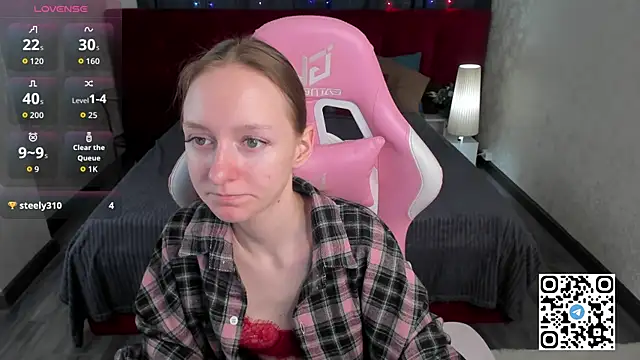 Mia E1fie online show from February 4, 2026, 11:22 pm