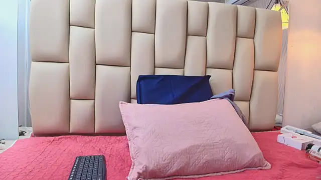 sweet amye online show from December 20, 2025, 7:06 pm