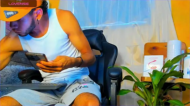 Alex bigcock11  online show from October 21, 2025, 1:43 pm