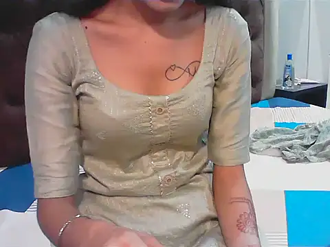 elize   online show from September 29, 2025, 4:19 am