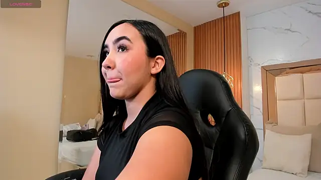 julieta rosee online show from February 23, 2026, 9:37 pm