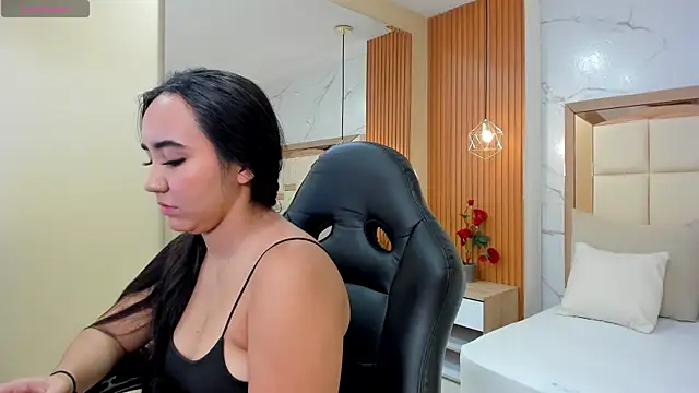 julieta rosee online show from October 24, 2025, 10:09 pm