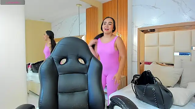 julieta rosee online show from May 1, 2026, 8:58 pm