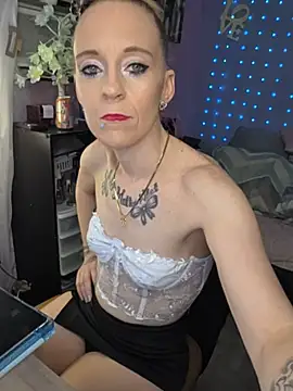 Purple2StayThnxx online show from May 30, 2026, 6:35 pm