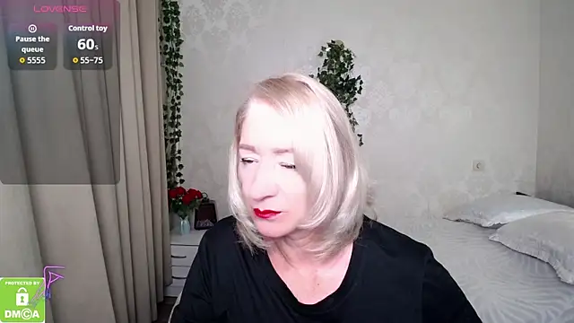 hunters woman online show from September 9, 2025, 4:49 pm