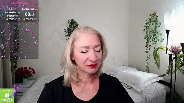 hunters woman online show from September 29, 2025, 12:11 pm