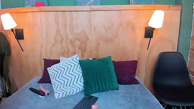 milavega  online show from December 2, 2025, 12:07 pm