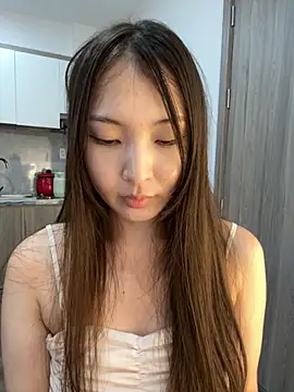 Snapshot of SkylerMoon chatting on October 18, 2025, 3:08 am SkylerMoon online show from October 18, 2025, 3:08 am