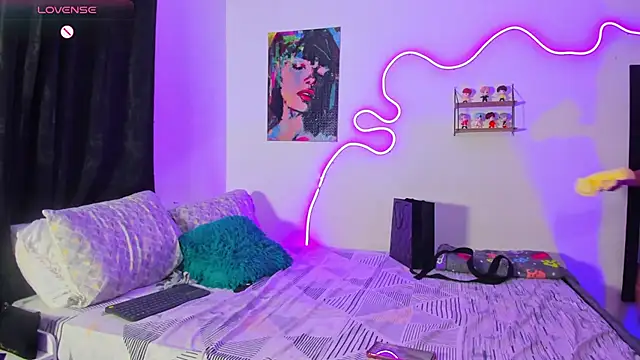 Dilan and Mia online show from November 26, 2025, 4:34 am