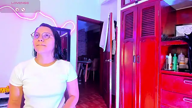 Dilan and Mia online show from September 12, 2025, 1:00 pm