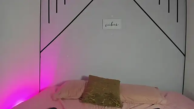 MiahCornell  online show from November 14, 2025, 8:12 pm