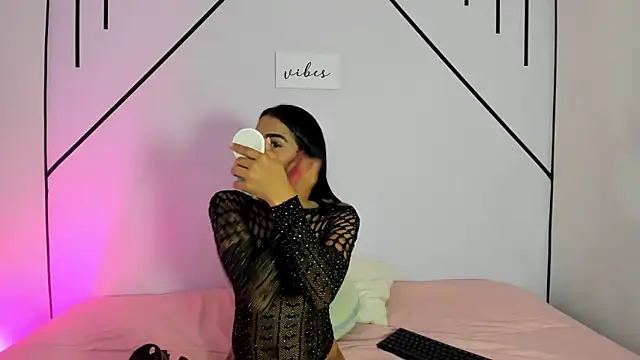 MiahCornell  online show from October 1, 2025, 8:02 pm