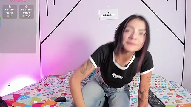 MiahCornell  online show from December 5, 2025, 8:28 pm