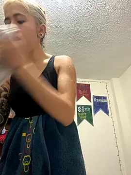 Sallem Pink online show from October 28, 2025, 11:53 am