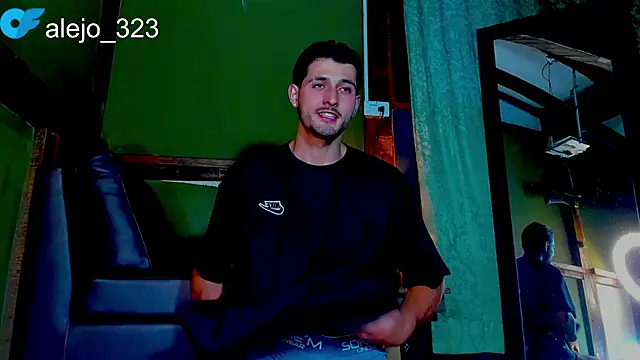 Snapshot of alejo__323__ chatting on April 28, 2026, 3:11 am alejo 323 online show from April 28, 2026, 3:11 am