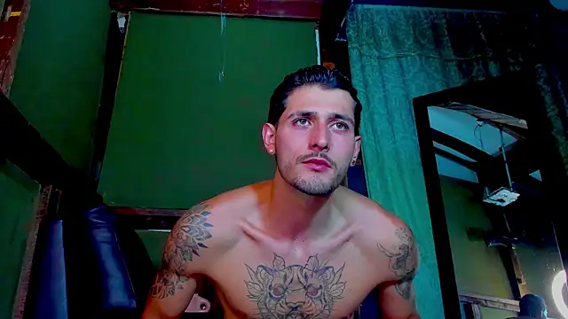 Snapshot of alejo__323__ chatting on April 29, 2026, 3:21 am alejo 323 online show from April 29, 2026, 3:21 am