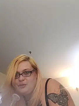 Jynxthefoxyfuck online show from November 11, 2025, 11:49 am