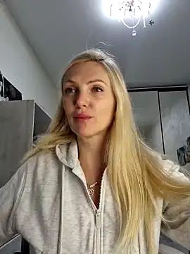 Monna online show from December 5, 2025, 3:32 pm