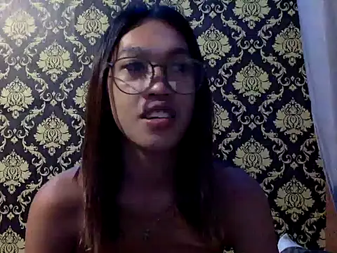 Snapshot of your_wifey chatting on September 15, 2025, 9:43 am your wifey online show from September 15, 2025, 9:43 am