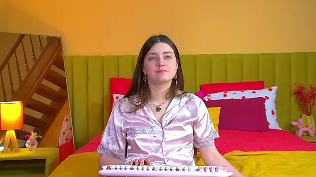 JessicaJewells online show from May 6, 2026, 6:50 am