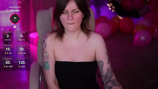 Snapshot of TinaMelt chatting on February 6, 2026, 7:43 pm TinaMelt online show from February 6, 2026, 7:43 pm