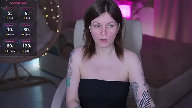 Snapshot of TinaMelt chatting on March 7, 2026, 7:41 pm TinaMelt online show from March 7, 2026, 7:41 pm