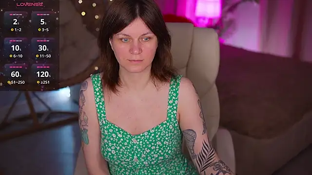 Snapshot of TinaMelt chatting on February 27, 2026, 7:35 pm TinaMelt online show from February 27, 2026, 7:35 pm