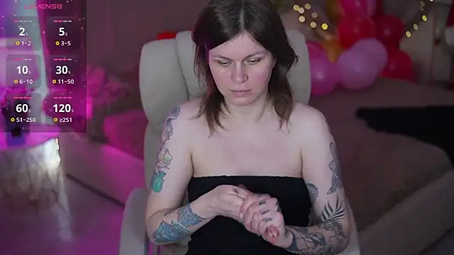 Snapshot of TinaMelt chatting on February 15, 2026, 7:35 pm TinaMelt online show from February 15, 2026, 7:35 pm