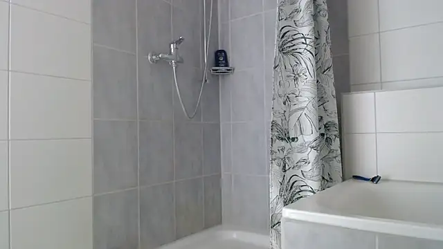 Snapshot of Hijuga chatting on November 30, 2025, 11:33 am Hijuga online show from November 30, 2025, 11:33 am