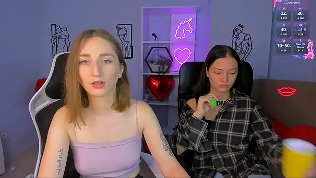 eva smiith  online show from October 17, 2025, 5:44 am