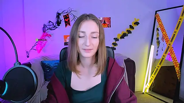 eva smiith  online show from October 27, 2025, 6:47 am