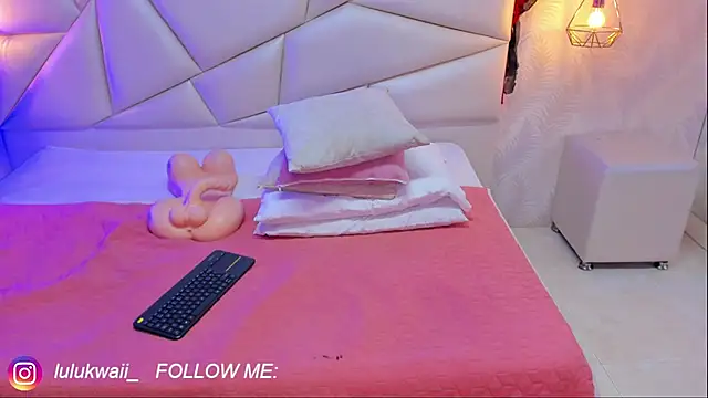 lulukawai16 online show from October 18, 2025, 8:22 pm