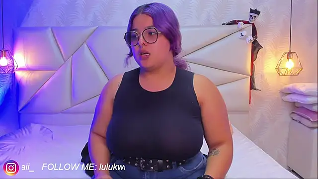 lulukawai16 online show from October 7, 2025, 7:04 pm