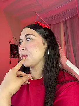 Valerie perez  online show from May 4, 2026, 11:18 pm