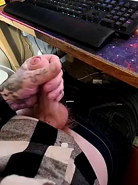 Snapshot of WTCMclovin chatting on December 19, 2025, 8:44 pm WTCMclovin online show from December 19, 2025, 8:44 pm