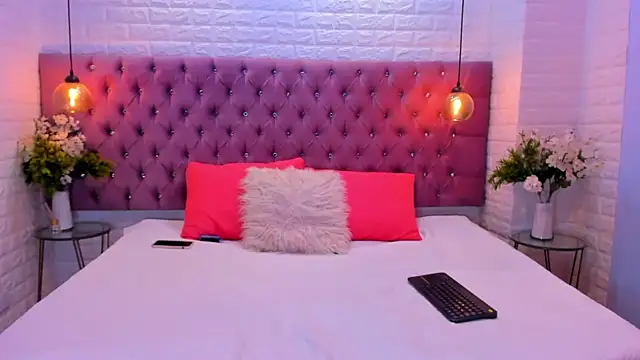 amber sparkle online show from September 22, 2025, 12:33 pm