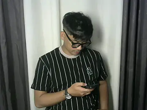 julz always horny online show from February 4, 2026, 12:22 pm