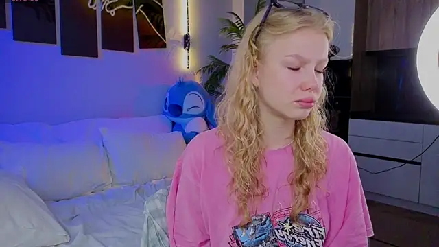emilyshepar d online show from April 24, 2026, 2:02 am