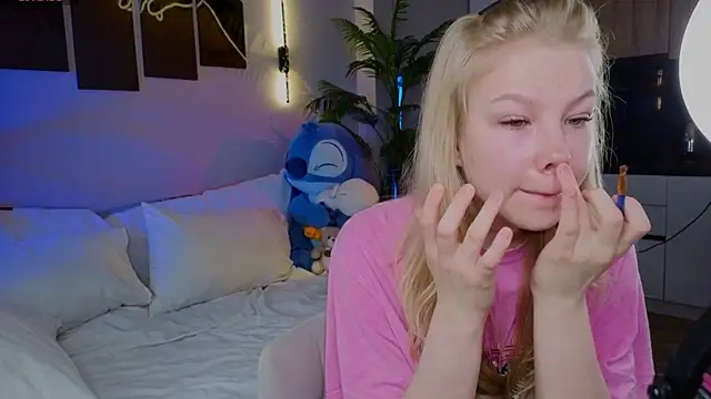 emilyshepar d online show from April 22, 2026, 2:18 am
