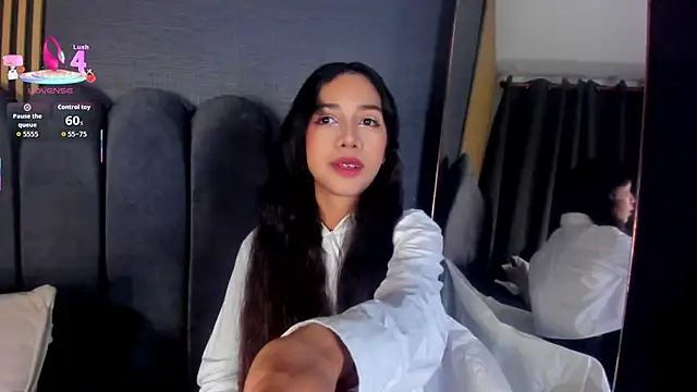 Gina 77 online show from September 19, 2025, 1:37 pm