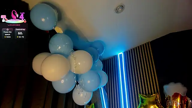 Gina 77 online show from October 3, 2025, 12:06 pm