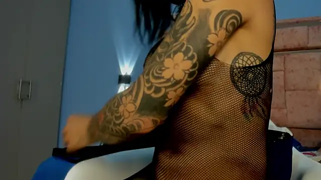 isabela-nix online show from October 15, 2025, 7:33 pm