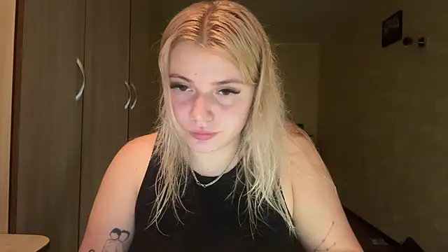 sunshinyflash online show from November 27, 2025, 3:45 pm