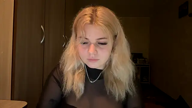 sunshinyflash online show from November 24, 2025, 4:40 pm