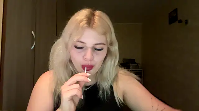 sunshinyflash online show from December 4, 2025, 7:02 pm