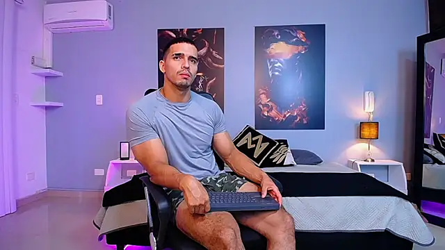 ChristopherBlack  online show from September 18, 2025, 1:36 pm